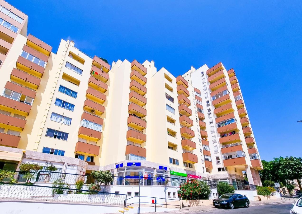 Flh Spacious Flat With Balcony Appartement *
